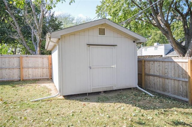 306 NE 88th Street, Kansas City, MO 64155