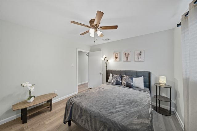 8822 Ryton Lane, Houston, TX 77088