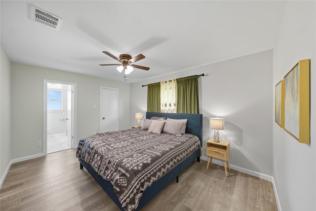 8822 Ryton Lane, Houston, TX 77088