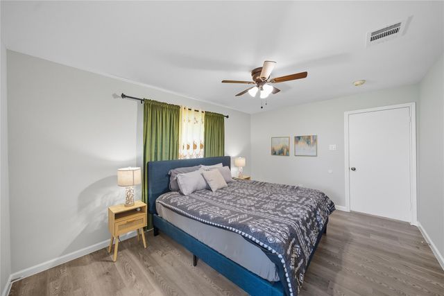 8822 Ryton Lane, Houston, TX 77088
