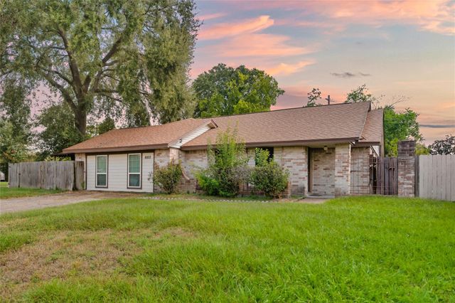 8822 Ryton Lane, Houston, TX 77088