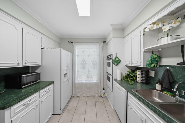 8822 Ryton Lane, Houston, TX 77088