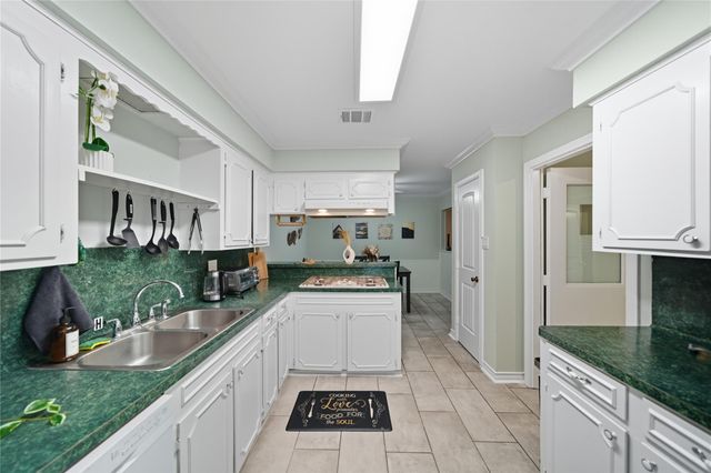 8822 Ryton Lane, Houston, TX 77088