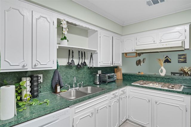 8822 Ryton Lane, Houston, TX 77088