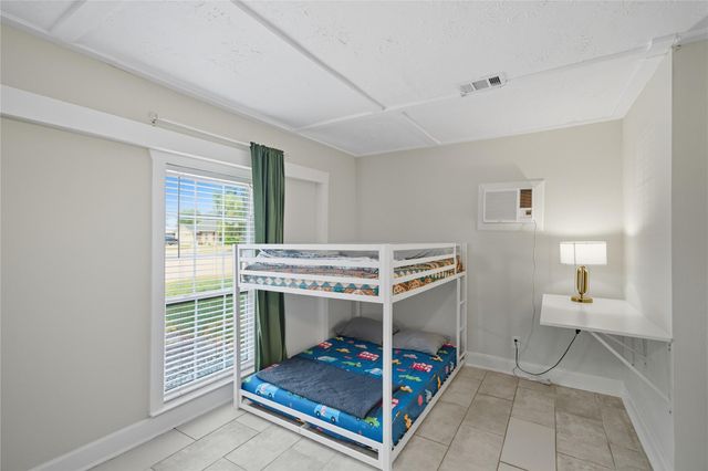 8822 Ryton Lane, Houston, TX 77088