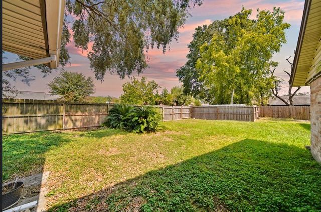 8822 Ryton Lane, Houston, TX 77088