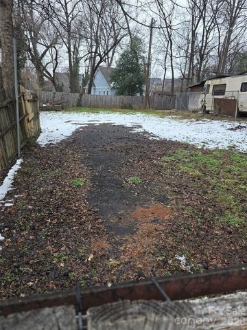 320 Woodvale Place, Charlotte, NC 28208