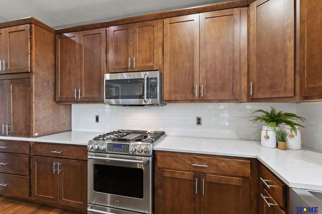 6930 NW 3rd Street, Lincoln, NE 68521