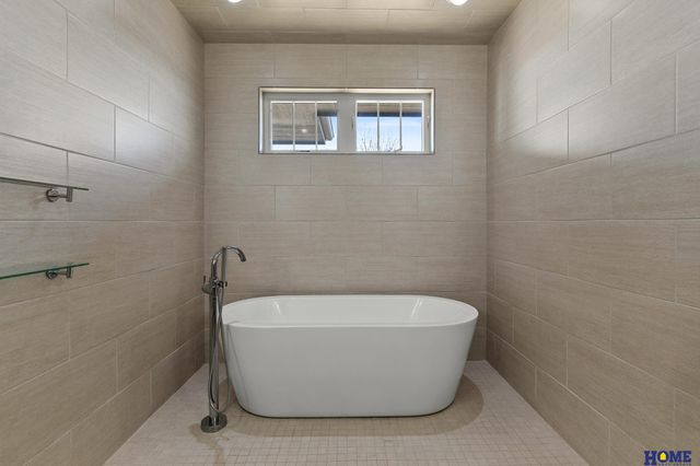 6930 NW 3rd Street, Lincoln, NE 68521