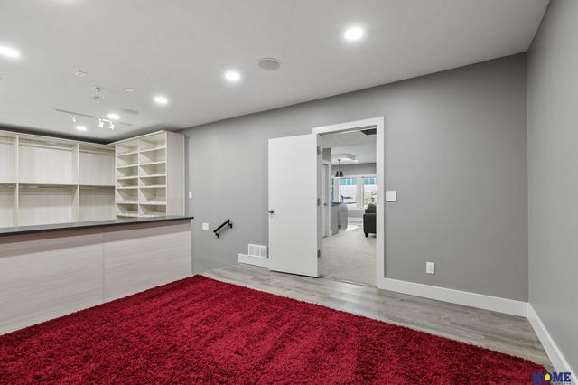 6930 NW 3rd Street, Lincoln, NE 68521