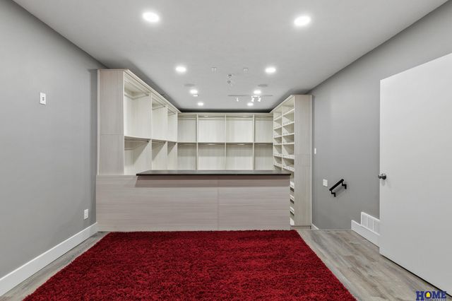 6930 NW 3rd Street, Lincoln, NE 68521