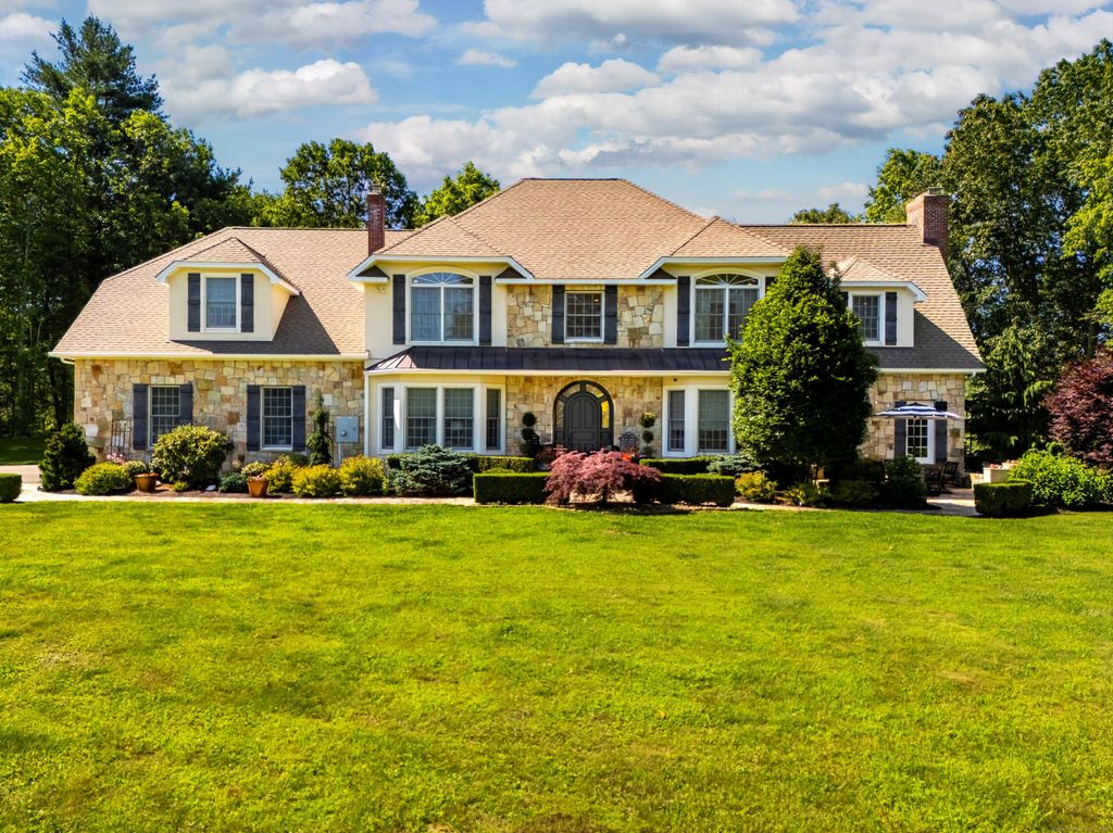 99 Carriage Lane, Roxbury, CT 06783