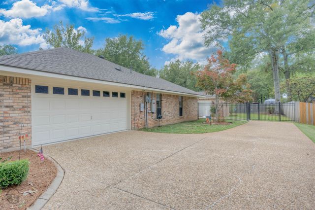 4101 Lakeway Circle, Benton, LA 71006