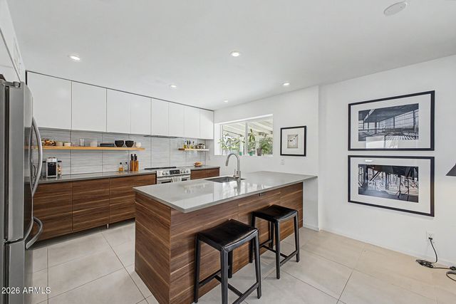 2839 E SHANGRI LA Road, Phoenix, AZ 85028