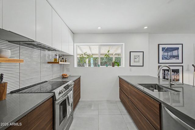 2839 E SHANGRI LA Road, Phoenix, AZ 85028