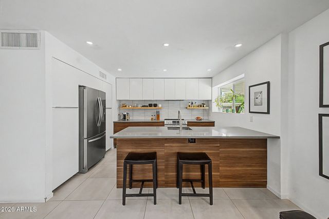 2839 E SHANGRI LA Road, Phoenix, AZ 85028