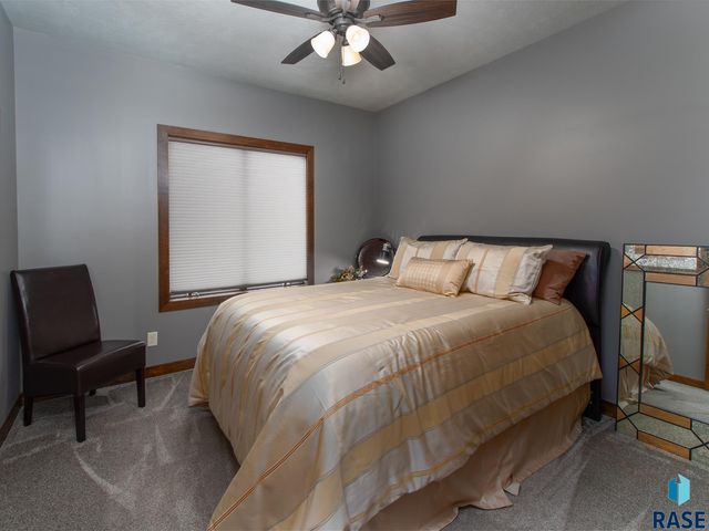 4304 S Safflower Ave Avenue, Sioux Falls, SD 57110
