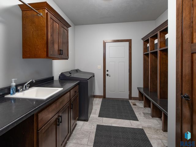 4304 S Safflower Ave Avenue, Sioux Falls, SD 57110