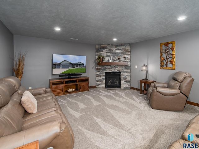4304 S Safflower Ave Avenue, Sioux Falls, SD 57110