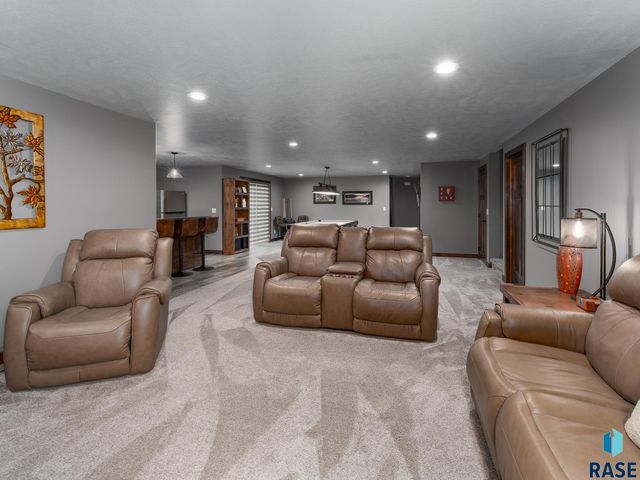 4304 S Safflower Ave Avenue, Sioux Falls, SD 57110