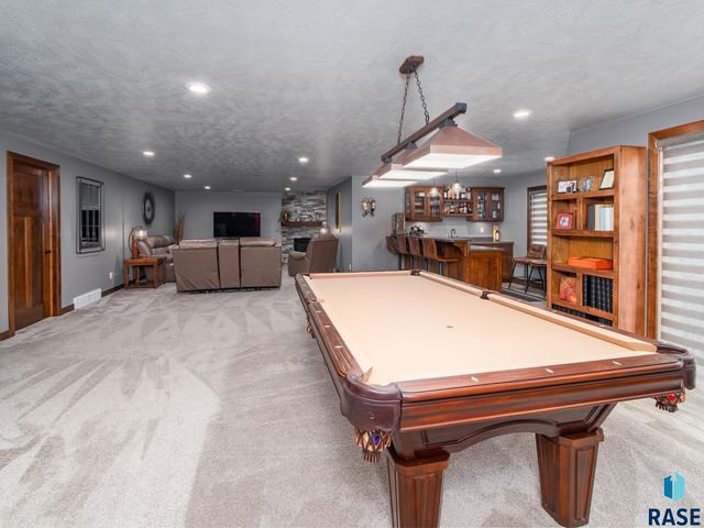 4304 S Safflower Ave Avenue, Sioux Falls, SD 57110