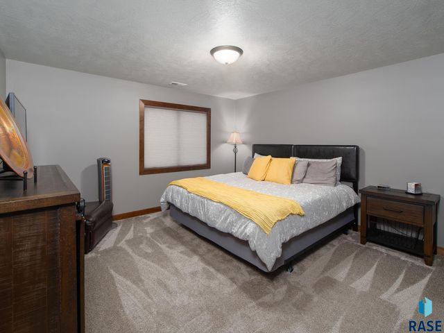 4304 S Safflower Ave Avenue, Sioux Falls, SD 57110