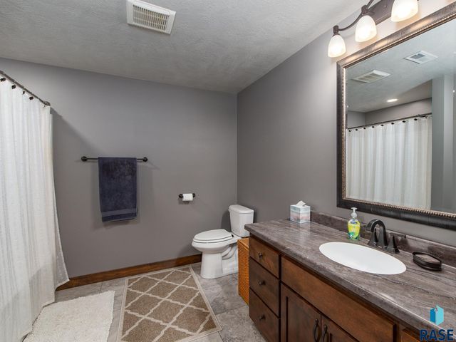 4304 S Safflower Ave Avenue, Sioux Falls, SD 57110