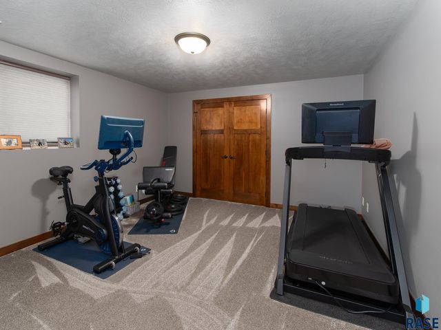 4304 S Safflower Ave Avenue, Sioux Falls, SD 57110