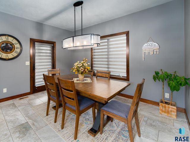 4304 S Safflower Ave Avenue, Sioux Falls, SD 57110