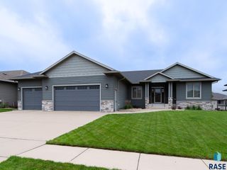 4304 S Safflower Ave Avenue, Sioux Falls, SD 57110
