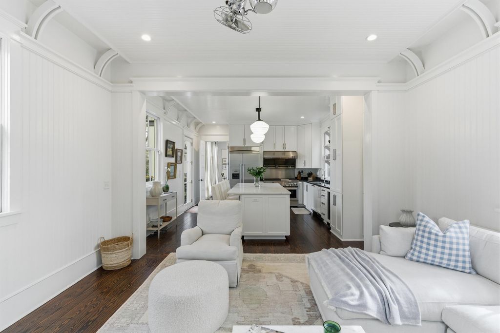 Image 12 of property listing at 121 Jakes Lane, Mount Pleasant, SC 29464