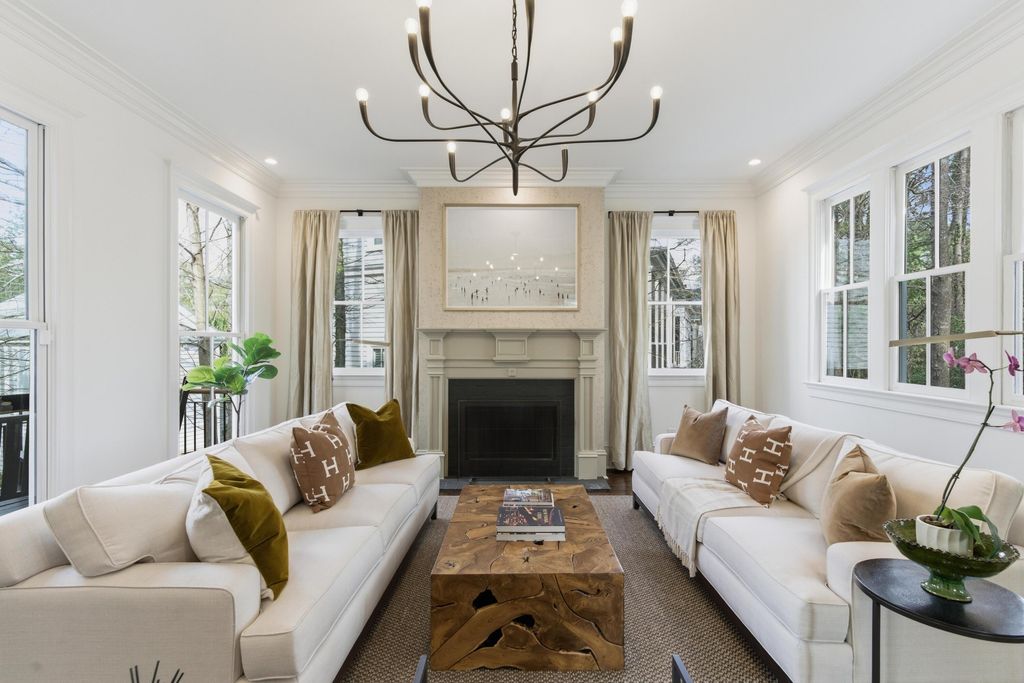 Image 16 of property listing at 121 Jakes Lane, Mount Pleasant, SC 29464