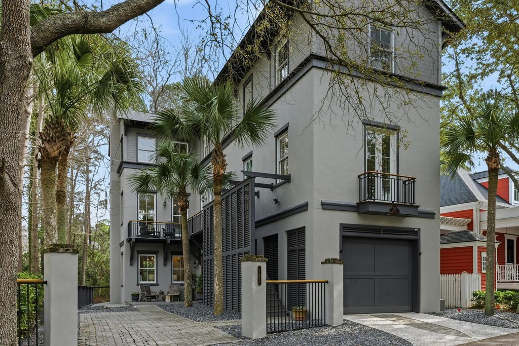 Image 2 of property listing at 121 Jakes Lane, Mount Pleasant, SC 29464