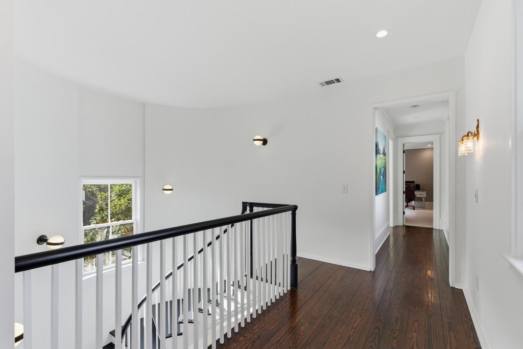 Image 26 of property listing at 121 Jakes Lane, Mount Pleasant, SC 29464