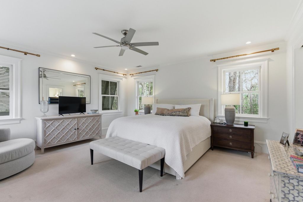 Image 27 of property listing at 121 Jakes Lane, Mount Pleasant, SC 29464