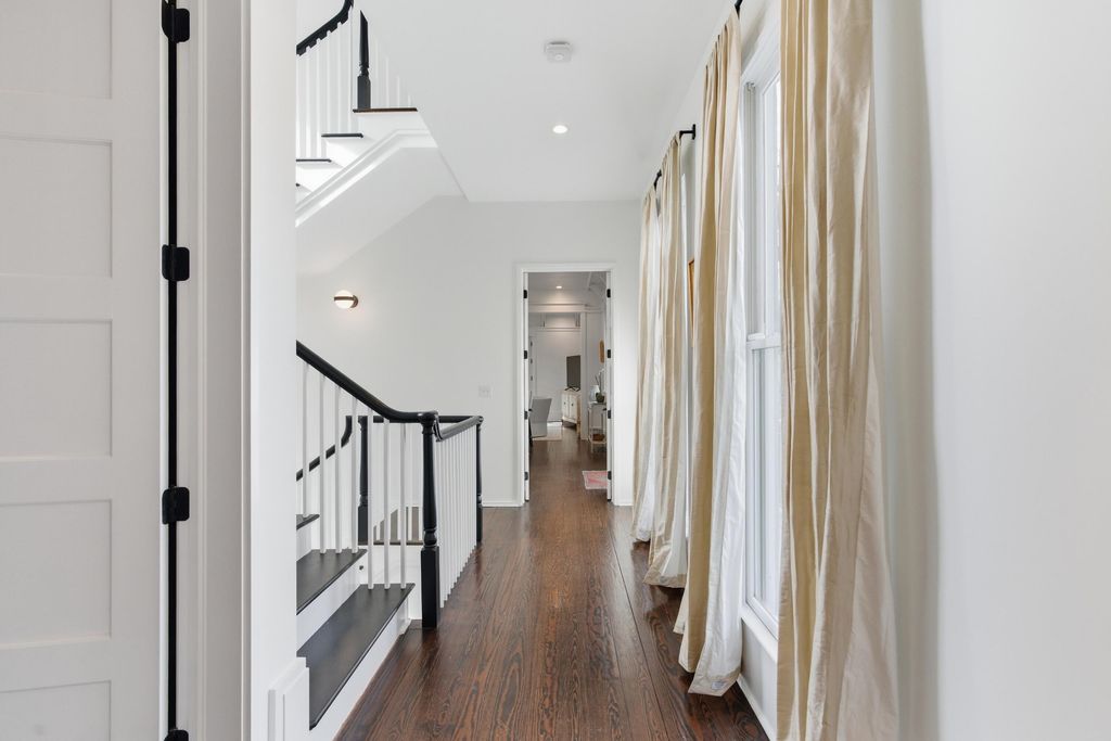 Image 31 of property listing at 121 Jakes Lane, Mount Pleasant, SC 29464