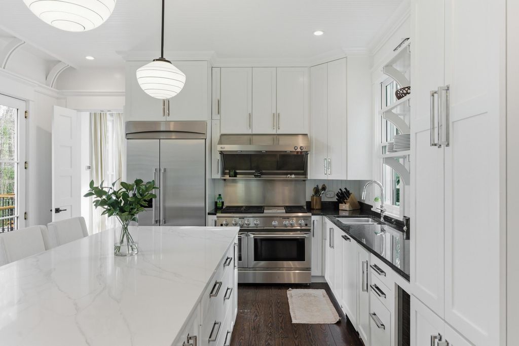 Image 7 of property listing at 121 Jakes Lane, Mount Pleasant, SC 29464