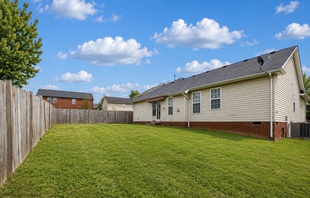 2004 Flocking Dr, Spring Hill, TN 37174