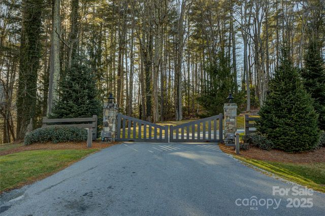 135 Lonesome Valley Road, Sapphire, NC 28774