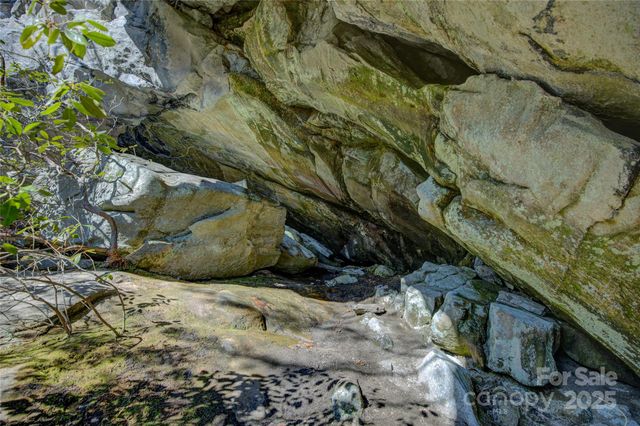 135 Lonesome Valley Road, Sapphire, NC 28774