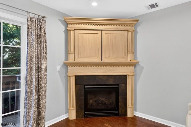 4 Star Lake Rd E, Bloomingdale Boro, NJ 07403