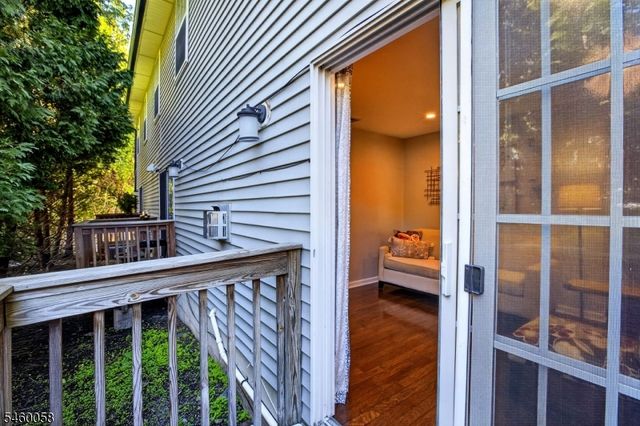 4 Star Lake Rd E, Bloomingdale Boro, NJ 07403