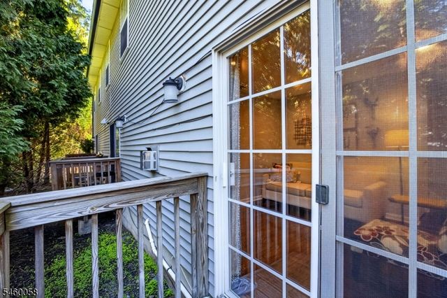 4 Star Lake Rd E, Bloomingdale Boro, NJ 07403