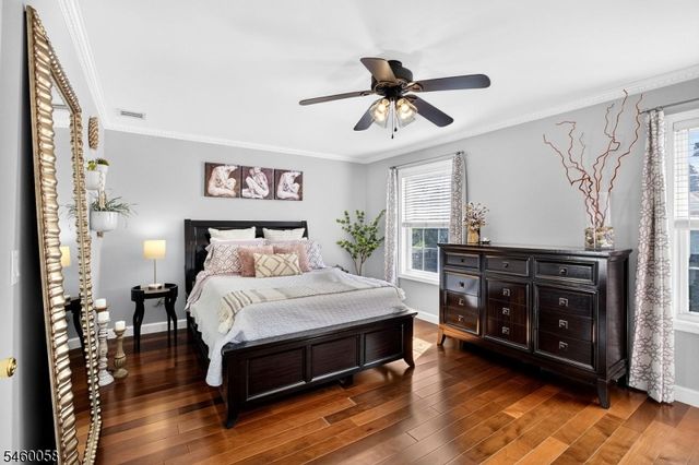 4 Star Lake Rd E, Bloomingdale Boro, NJ 07403