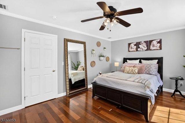 4 Star Lake Rd E, Bloomingdale Boro, NJ 07403