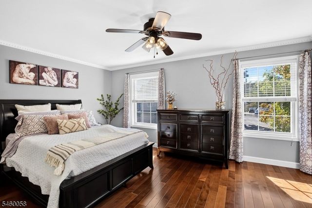 4 Star Lake Rd E, Bloomingdale Boro, NJ 07403