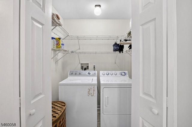 4 Star Lake Rd E, Bloomingdale Boro, NJ 07403