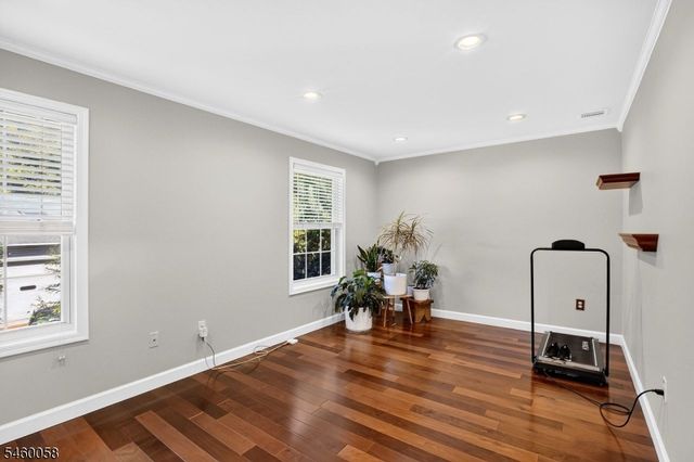 4 Star Lake Rd E, Bloomingdale Boro, NJ 07403