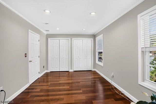 4 Star Lake Rd E, Bloomingdale Boro, NJ 07403