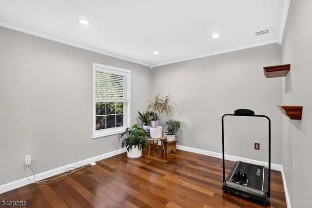 4 Star Lake Rd E, Bloomingdale Boro, NJ 07403